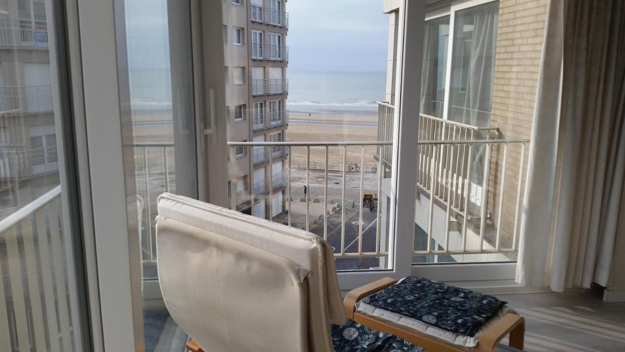 Zonnig En Gezellig Appartement Met Zijdelings Zeezicht En Zwembad In Koksijde Ngoại thất bức ảnh