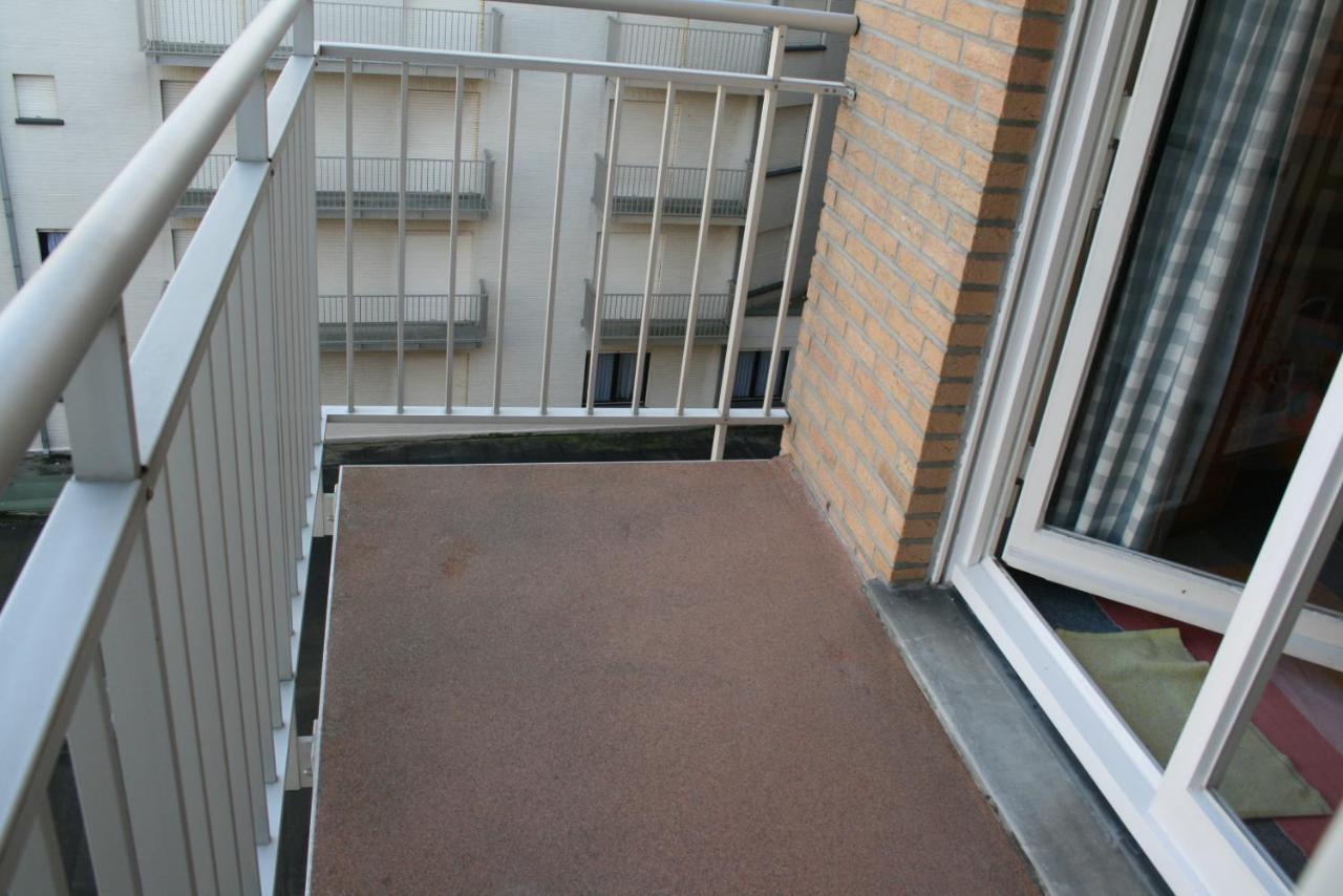 Zonnig En Gezellig Appartement Met Zijdelings Zeezicht En Zwembad In Koksijde Ngoại thất bức ảnh