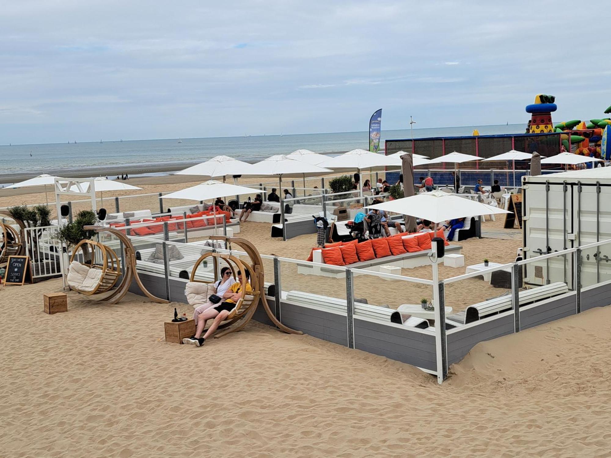 Zonnig En Gezellig Appartement Met Zijdelings Zeezicht En Zwembad In Koksijde Ngoại thất bức ảnh